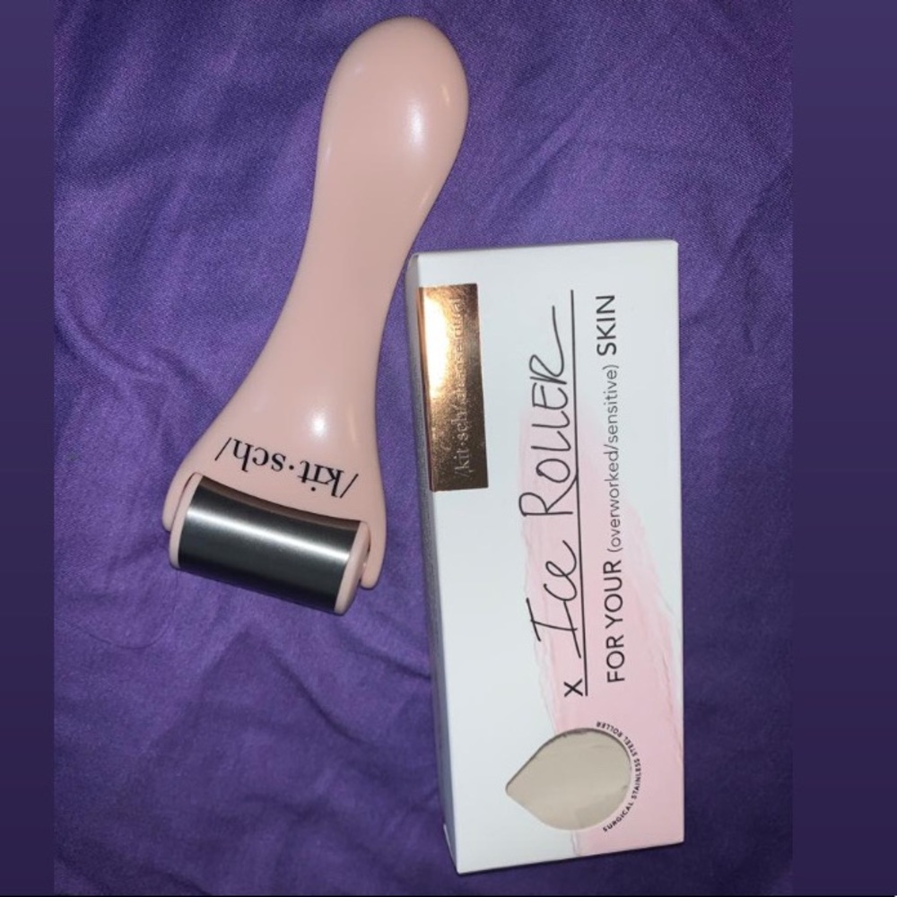 Roller and 2 brushes for skincare